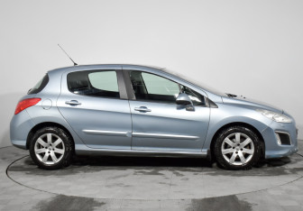 Подержанный автомобиль Peugeot 308 Hatchback 2011 года (4 фото)
