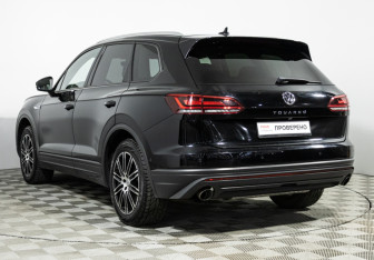 Подержанный автомобиль Volkswagen Touareg 2018 года (7 фото)