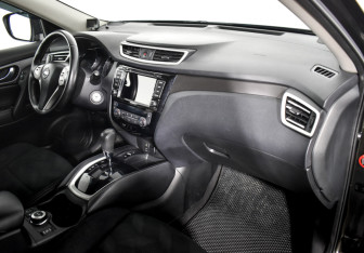 Подержанный автомобиль Nissan X-Trail 2016 года (12 фото)