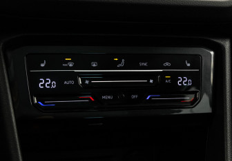 Подержанный автомобиль Volkswagen Tiguan 2020 года (16 фото)