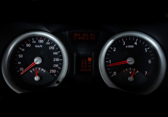 Подержанный автомобиль Renault Megane Sedan 2005 года (15 фото)