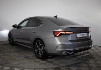 Подержанный автомобиль Skoda Octavia Liftback 2023 года (7 фото)