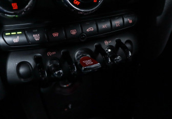 Подержанный автомобиль MINI Hatch 2019 года (15 фото)