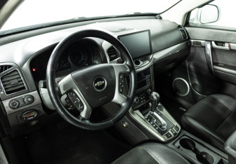 Подержанный автомобиль Chevrolet Captiva 2012 года (11 фото)