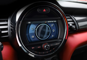 Подержанный автомобиль MINI Hatch 2020 года (18 фото)