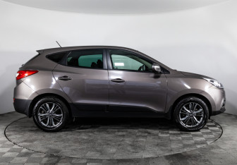 Подержанный автомобиль Hyundai ix35 2015 года (4 фото)