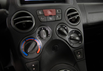 Подержанный автомобиль Fiat Panda Hatchback 2008 года (15 фото)