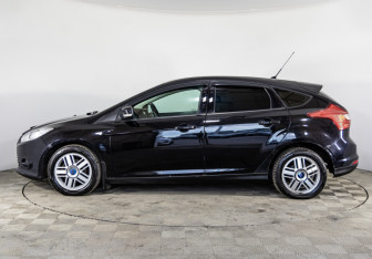 Подержанный автомобиль Ford Focus Hatchback 2012 года (8 фото)