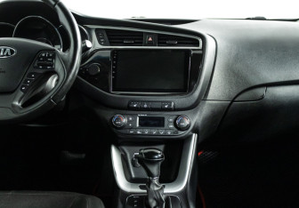 Подержанный автомобиль Kia Ceed Wagon 2016 года (14 фото)