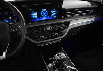 Подержанный автомобиль Hongqi HS5 2024 года (19 фото)