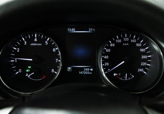 Подержанный автомобиль Nissan X-Trail 2017 года (12 фото)