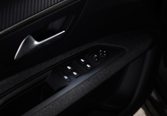 Подержанный автомобиль Peugeot 3008 2020 года (12 фото)