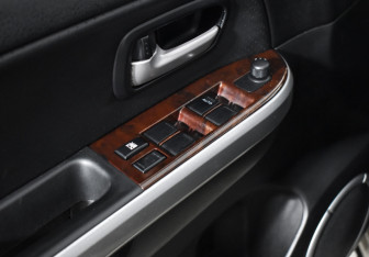 Подержанный автомобиль Suzuki Grand Vitara 2007 года (10 фото)