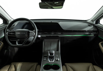 Подержанный автомобиль Omoda C5 2024 года (13 фото)