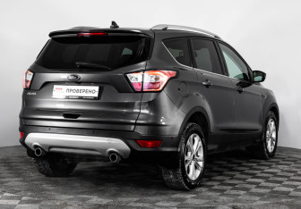 Подержанный автомобиль Ford Kuga 2018 года (6 фото)