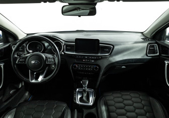 Подержанный автомобиль Kia Ceed Hatchback 2019 года (13 фото)
