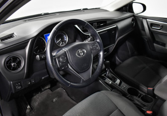 Подержанный автомобиль Toyota Corolla Sedan 2016 года (9 фото)