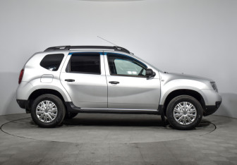 Подержанный автомобиль Renault Duster 2017 года (4 фото)