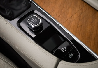 Подержанный автомобиль Volvo XC90 2022 года (22 фото)