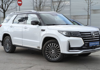 Подержанный автомобиль Changan CS95 2022 года (8 фото)