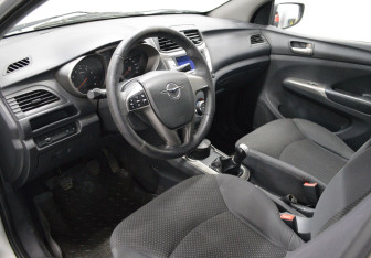 Подержанный автомобиль Haima M3 2014 года (10 фото)