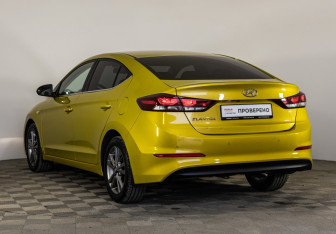 Подержанный автомобиль Hyundai Elantra Sedan 2016 года (7 фото)