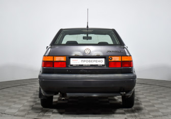 Подержанный автомобиль Volkswagen Vento 1993 года (6 фото)
