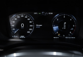 Подержанный автомобиль Volvo XC60 2019 года (17 фото)