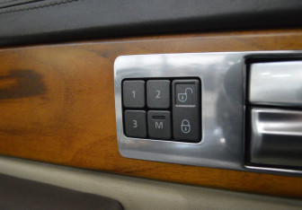 Подержанный автомобиль Land Rover Range Rover Sport 2010 года (16 фото)