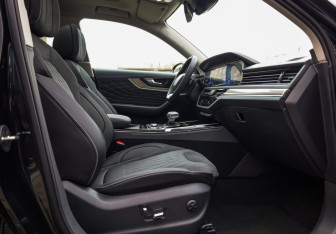 Подержанный автомобиль Hongqi HS5 2024 года (27 фото)