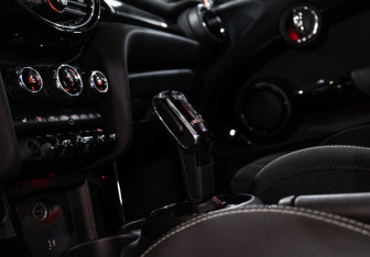 Подержанный автомобиль MINI Hatch 2019 года (22 фото)