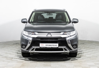 Подержанный автомобиль Mitsubishi Outlander 2020 года (2 фото)