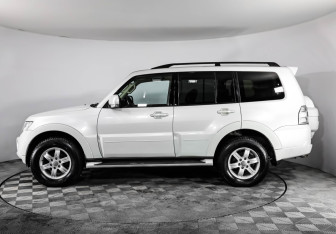 Подержанный автомобиль Mitsubishi Pajero 2014 года (8 фото)