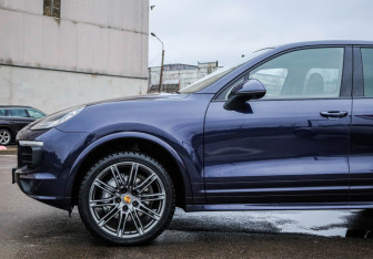 Подержанный автомобиль Porsche Cayenne 2016 года (3 фото)