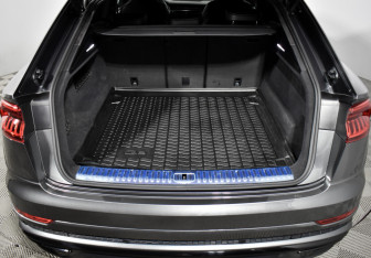 Подержанный автомобиль Audi Q8 2019 года (20 фото)