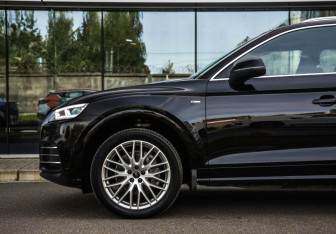 Подержанный автомобиль Audi Q5 2020 года (10 фото)