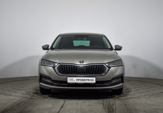 Подержанный автомобиль Skoda Octavia Liftback 2020 года (2 фото)