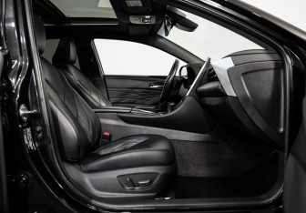 Подержанный автомобиль Toyota Avalon 2022 года (23 фото)
