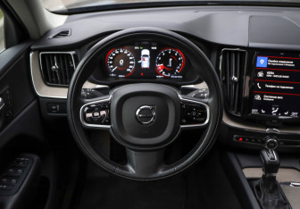 Подержанный автомобиль Volvo XC60 2018 года (9 фото)