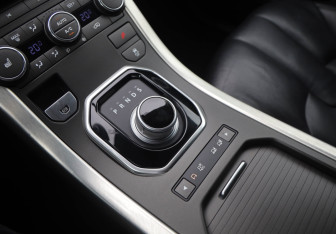 Подержанный автомобиль Land Rover Range Rover Evoque 2015 года (13 фото)