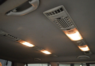 Подержанный автомобиль Volkswagen Caravelle 2012 года (14 фото)