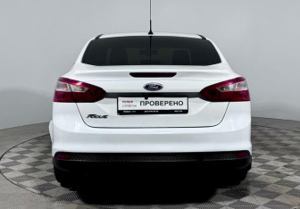 Подержанный автомобиль Ford Focus Sedan 2013 года (6 фото)