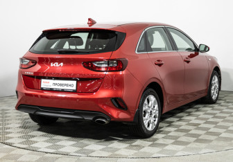 Подержанный автомобиль Kia Ceed Hatchback 2022 года (5 фото)