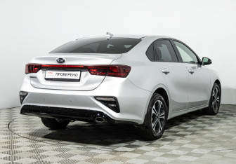 Подержанный автомобиль Kia Cerato Sedan 2019 года (5 фото)
