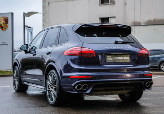 Подержанный автомобиль Porsche Cayenne 2016 года (9 фото)