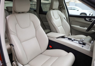 Подержанный автомобиль Volvo XC60 2021 года (22 фото)