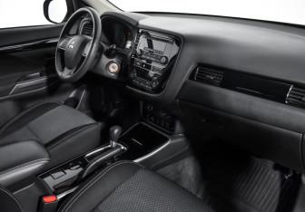 Подержанный автомобиль Mitsubishi Outlander 2019 года (14 фото)