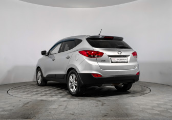 Подержанный автомобиль Hyundai ix35 2012 года (7 фото)