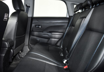 Подержанный автомобиль Mitsubishi ASX 2013 года (12 фото)