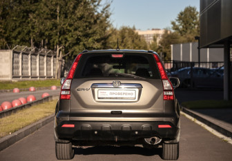 Подержанный автомобиль Honda CR-V 2008 года (7 фото)